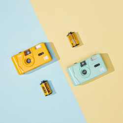 Fotocamera a pellicola Kodak M35 con flash incorporato