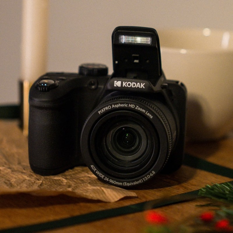 Exclusive Christmas Gift Box: Kodak AZ425 Bridge, Accessories & Photo Prints Gift Card